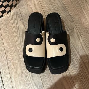 Princess Polly yin yang platforms